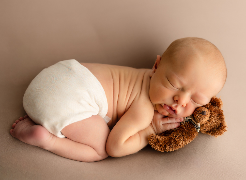 Snuggle newborn baby photos